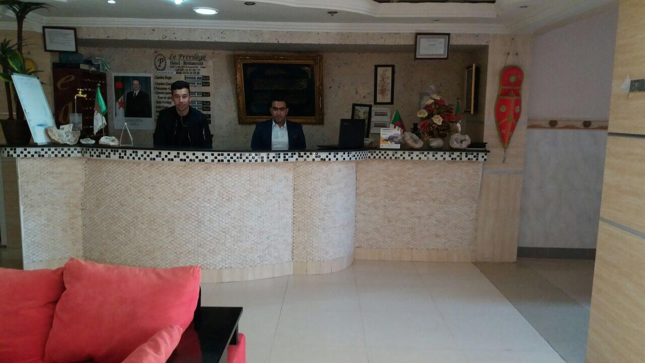Hotel Privilege Bir El Djir Buitenkant foto